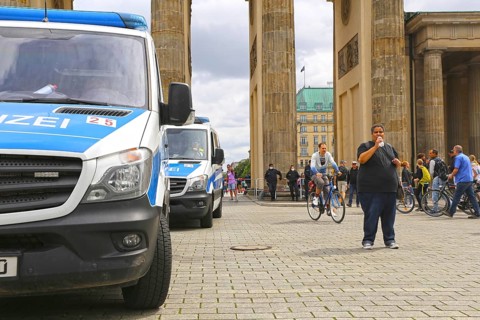 Berlin: The planned lateral thinkers' demonstration for peace and freedom against the corona