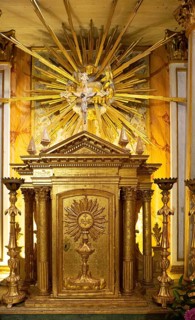 Ornately decorated altar nside the 17th century church of Igreja de Santiago, Tavira, Algarve,