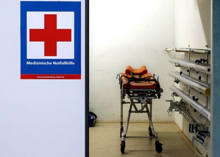 Room with couch for emergency medical assistance in a vaccination centre, Rathenow, 14.04.2021
