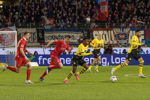 Football match, Lennard MALONEY 1.FC Heidenheim and Jan SCHOePPNER 1.FC Heidenheim left following