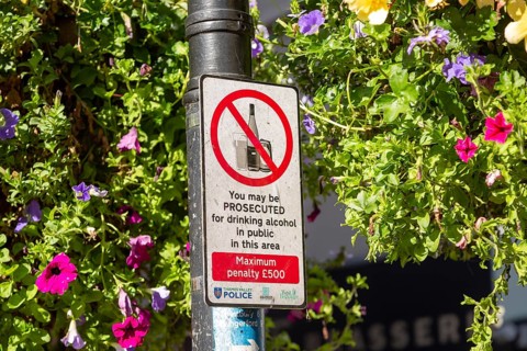 Sign warning about prosecution for drinking alcohol in public area, Newbury, Berkshire, England, UK