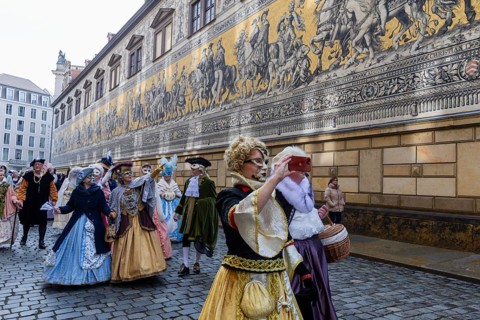 LUST & PASSION & JOY OF LIFE, for the joy of the masquerade, the Elbvenezian Carnival took place in