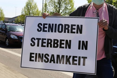 Rally against the corona measures: Demonstrators express their criticism of the corona policy with