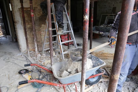 Renovation of old buildings, gutting, core renovation