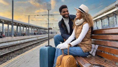 AI generated, A young couple wants to travel and is waiting for the train at the station, 20, 25,