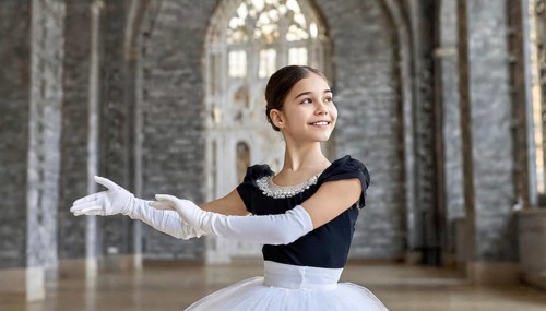 AI generated, girl, 10, 12, years, dark-haired, dark-haired, dances, dancing, ballet, study,