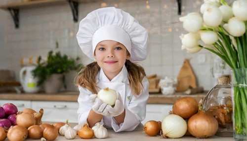 AI generated, human, humans, person, persons, child, children, 8 year old girl cutting onions in a