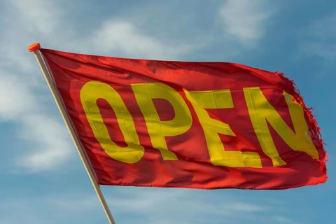Flag with the inscription Open, wind, windy, open, open, welcome, opening hours