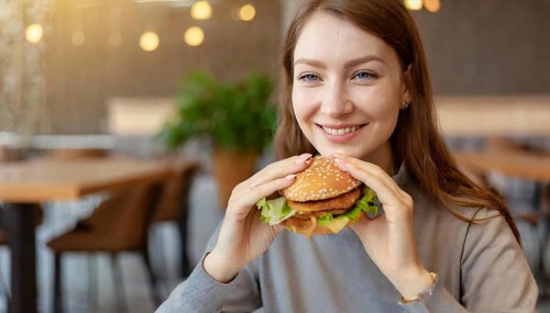 AI generated, human, humans, person, persons, woman, woman, 25, years, sits in restaurant, a