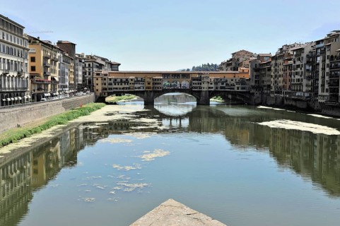 Ponte Vecchio, oldest bridge over the Arno, built around 1345, Florence, Tuscany, Italy, Europe