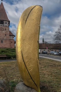 Golden Bee Banana, art in public space by the artist Birgit Maria Joensson, Schwarzenbruck, Middle