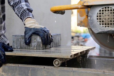 Bricklayer at the stone cutter