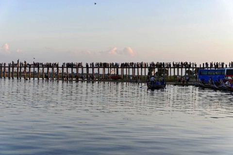 U Bein bridge over Taungthaman Lake, Amarapura, Mandalay, Myanmar (Burma), Asia