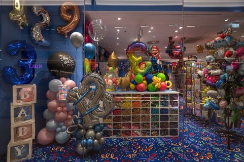 Shop window with articles for parties and birthdays, Erlangen Middle Franconia, Bavaria, Germany,