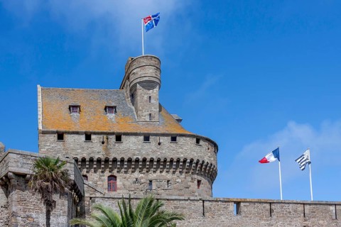 Castle, today town hall and museum, flags of St. Malo, Brittany, France, Saint Malo, Brittany,