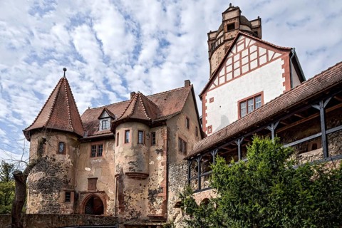 Well house in the 3rd gatehouse, new bower, battlements of the outer bailey, Ronneburg Castle,