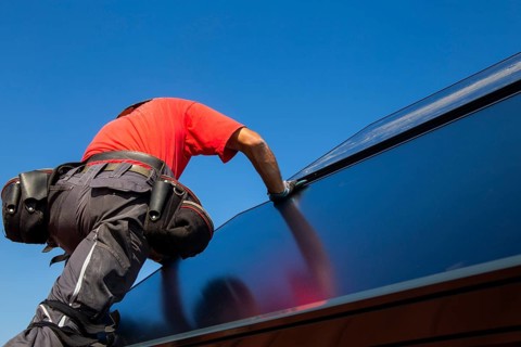 Installation of solar collectors for solar thermal energy. The company Hanschke Solarmontagen