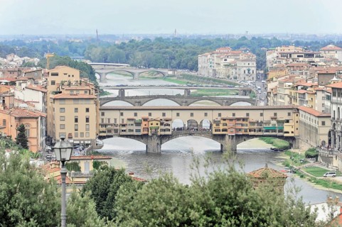 View of the Ponte Vecchio and the city of Florence from Monte alle Croci, Tuscany, Italy, Europe