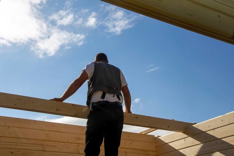 Timber construction: Carpenters assembling a garden sauna in Mutterstadt in the Rhein-Pfalz