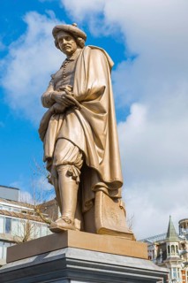 Statues at Rembrandtsplein, centre, city trip, holiday, journey, statue, monument, sight, history,