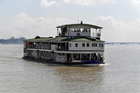 River boat on the Irrawaddy, Irrawaddy, Myanmar, Asia