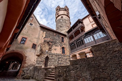 Keep, castle tower with Renaissance helmet, new bower, courtyard of the outer bailey, Ronneburg