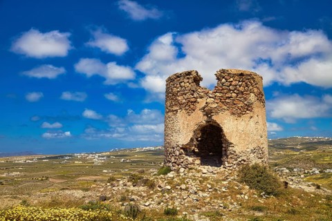 Dilapidated windmill above Emporio, Santorini, Cyclades, Greece, Europe
