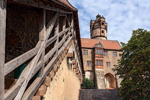 Fortifications, battlements at the Zwinger, Zinzendorfbau, keep, castle tower, Ronneburg Castle,