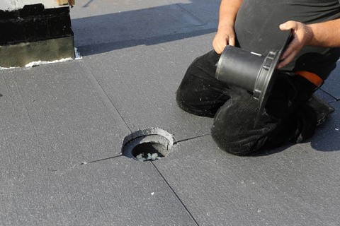 Laying sloped insulation on a flat roof (Neuhofen, Rhineland-Palatinate)