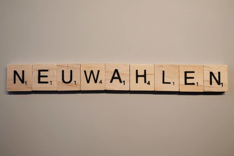 New elections lettering, wooden letters, North Rhine-Westphalia, Germany, Europe