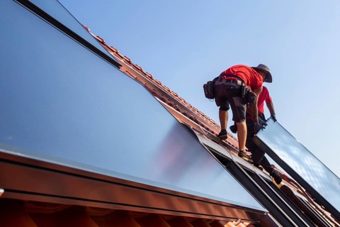 Installation of solar collectors for solar thermal energy. The company Hanschke Solarmontagen