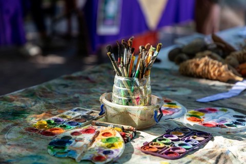 Painting utensils of an artist at the Mercado Organico in Santa Crzu, Pochutla, Baja de Huatulco,