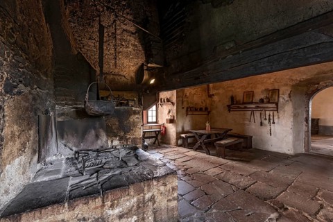 Kitchen with fireplace, hob and soot-blackened ceiling, soot, medieval knight's castle, Ronneburg