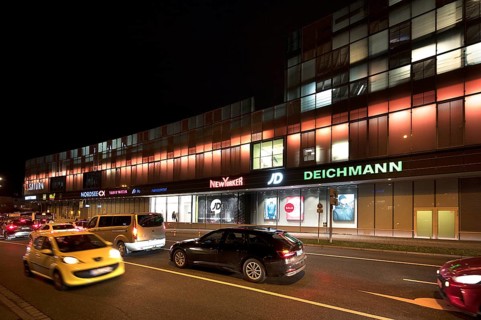 Arcaden shopping centre with evening rush hour traffic, Erlangen, Middle Franconia, Bavaria,