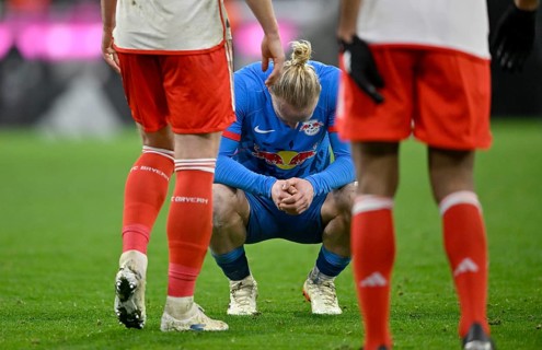 Disappointment for Xaver Schlager (24) RasenBallsport Leipzig RBL FC Bayern FCB players come to