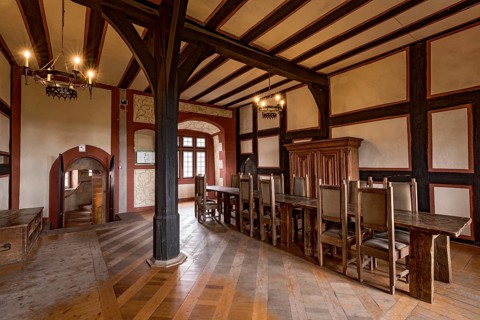 Junkernstube, long solid wooden table for young gentlemen, chandelier, Rieneckische Gemaecher,