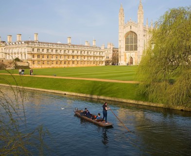 Punting on the river Cam, King's College, Cambridge university, Cambridgeshire, England, United