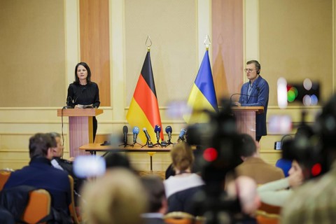 Annalena Baerbock (Alliance 90/The Greens), Federal Foreign Minister, and Dmytro Kuleba, Foreign