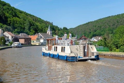 Houseboats on the Rhine-Marne Canal, Lutzelbourg, Lorraine, France, Alsace, Europe