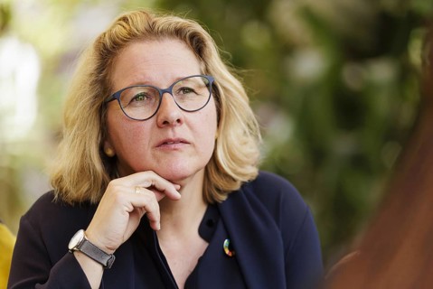Svenja Schulze (SPD), Federal Minister for Economic Cooperation and Development, in conversation