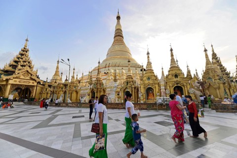 Pilgrims in the Shwedagon Pagoda, Yangon, Myanmar, Asia