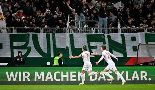 Goal celebration Ermedin Demirovic FC Augsburg FCA (09) and Arne Engels FC Augsburg FCA (27)