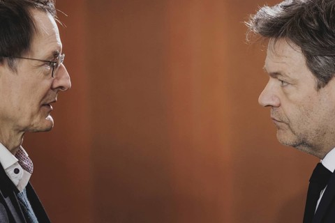 (L-R) Karl Lauterbach (SPD), Federal Minister of Health, and Robert Habeck (Alliance 90/The