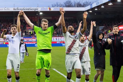 Football match, the Bayer Leverkusen players from left to right: Josip STANISIC, goalkeeper and