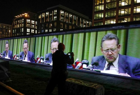 To mark the 30th anniversary of the fall of the Wall, 3D video projections of historical images and