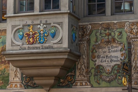 Stein am Rhein, historic old town, oriel, 17th century, mural painting, Zum Steinenen Trauben, coat