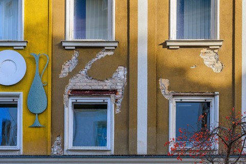 Facade with crumbling plaster, Kempten, Allgaeu, Bavaria, Germany, Europe