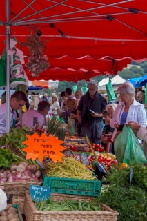 Weekly market in Treguier, Departement Cotes-d'Armor, Brittany, France, Europe