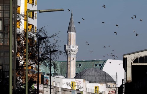 Pigeons fly at the minaret of the Mevlana mosque in Berlin's Kreuzberg district, 12 October 2018