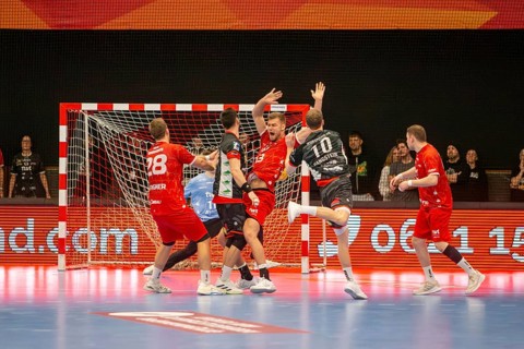 Game scene Eulen Ludwigshafen against TuS N-Luebbecke (final score 34:32) . Fynn Hangstein (10),